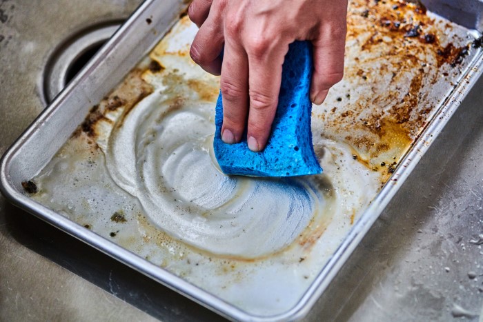 How to Clean Baking Pans in 5 Minutes