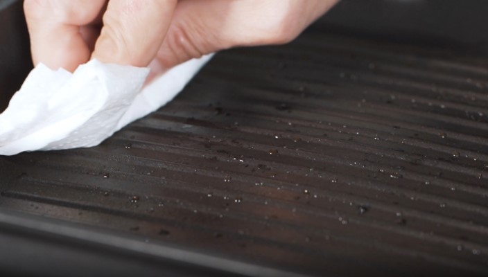 How to Clean a Burnt Non Stick Baking Sheet